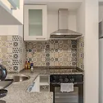 Апартаменты Chiado Meets Bairro *