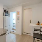 Апартаменты Chiado Meets Bairro *